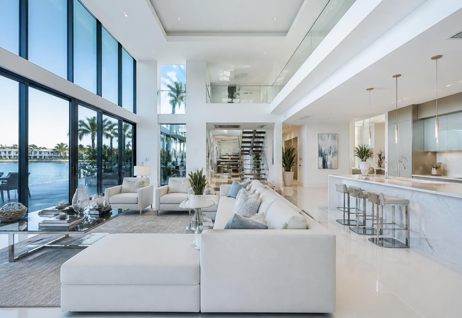 Bright luxury Naples living room, spotlessly cleaned